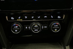 valkoinen Volkswagen Passat 2020 kuva 30.
