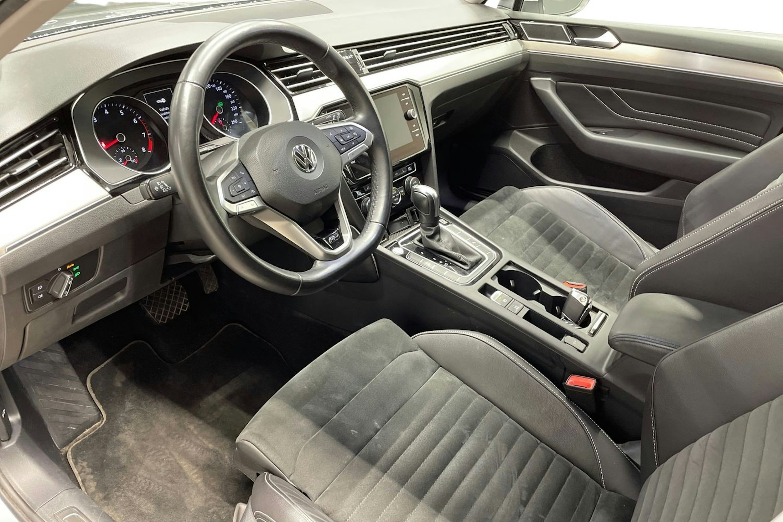 sininen Volkswagen Passat 2020 kuva 7.
