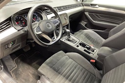 sininen Volkswagen Passat 2020 kuva 7.