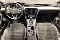 sininen Volkswagen Passat 2020 kuva 9.