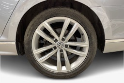 sininen Volkswagen Passat 2020 kuva 11.