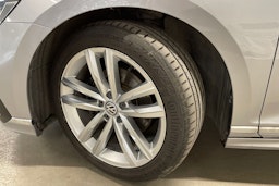 sininen Volkswagen Passat 2020 kuva 13.