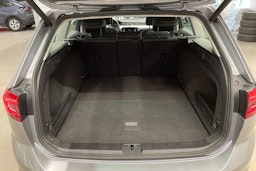 sininen Volkswagen Passat 2020 kuva 15.