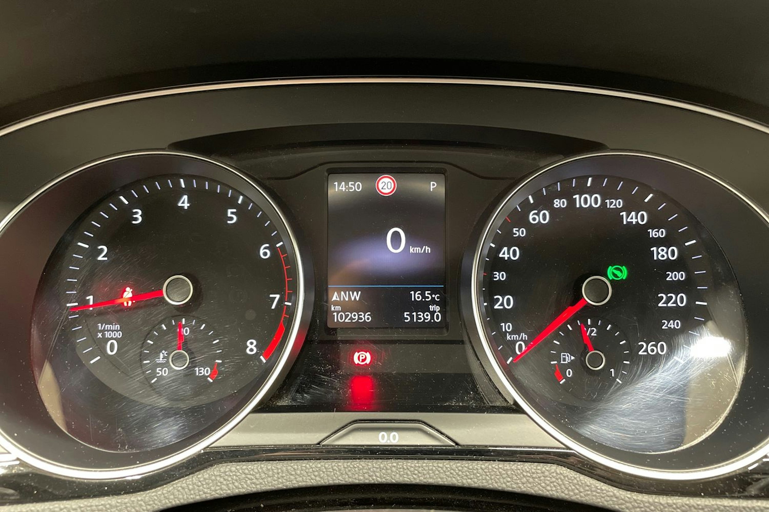 sininen Volkswagen Passat 2020 kuva 16.
