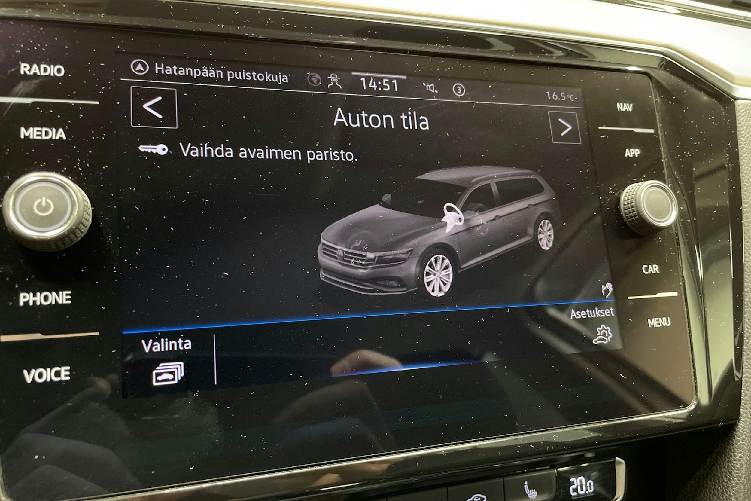 sininen Volkswagen Passat 2020 kuva 22.