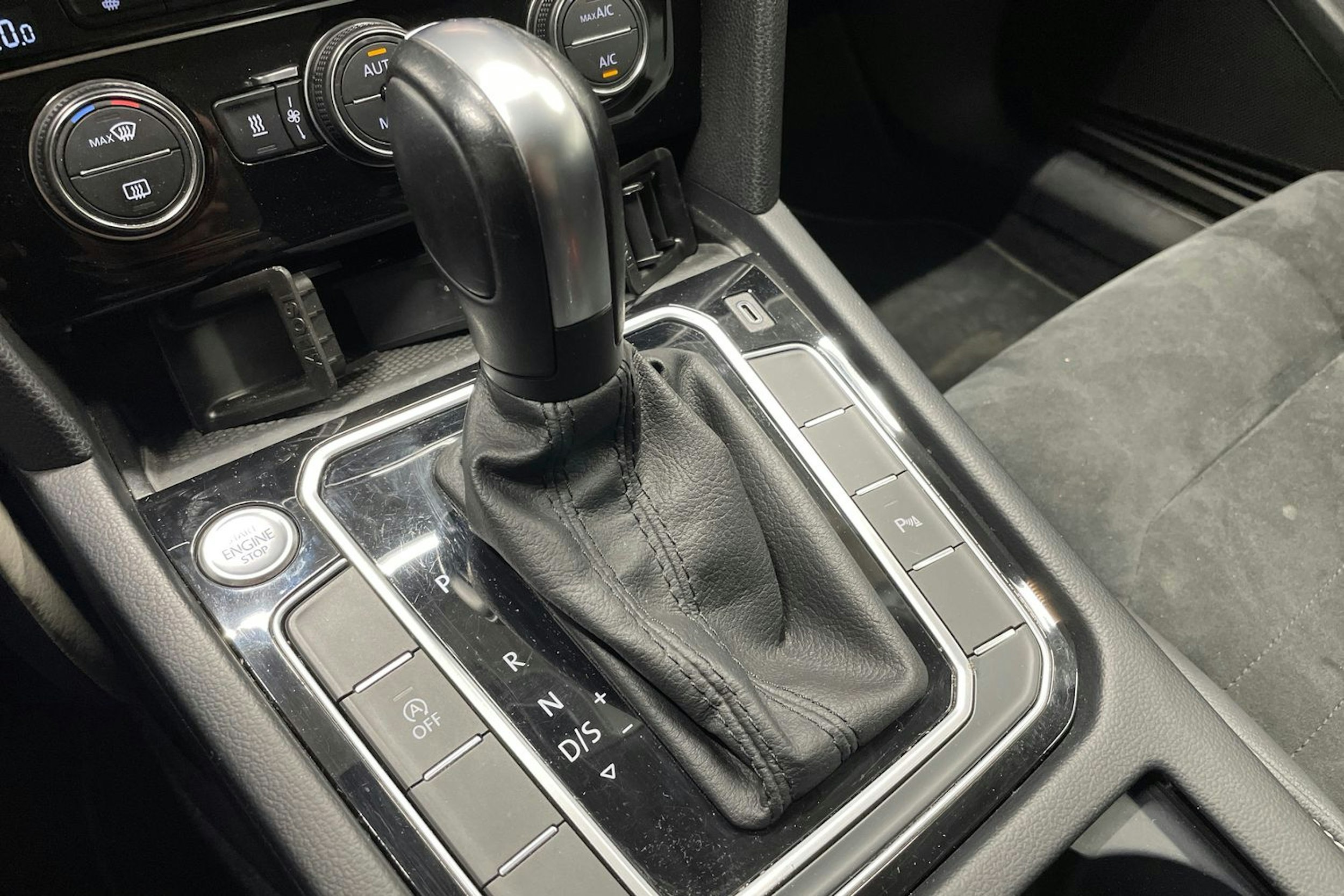sininen Volkswagen Passat 2020 kuva 24.