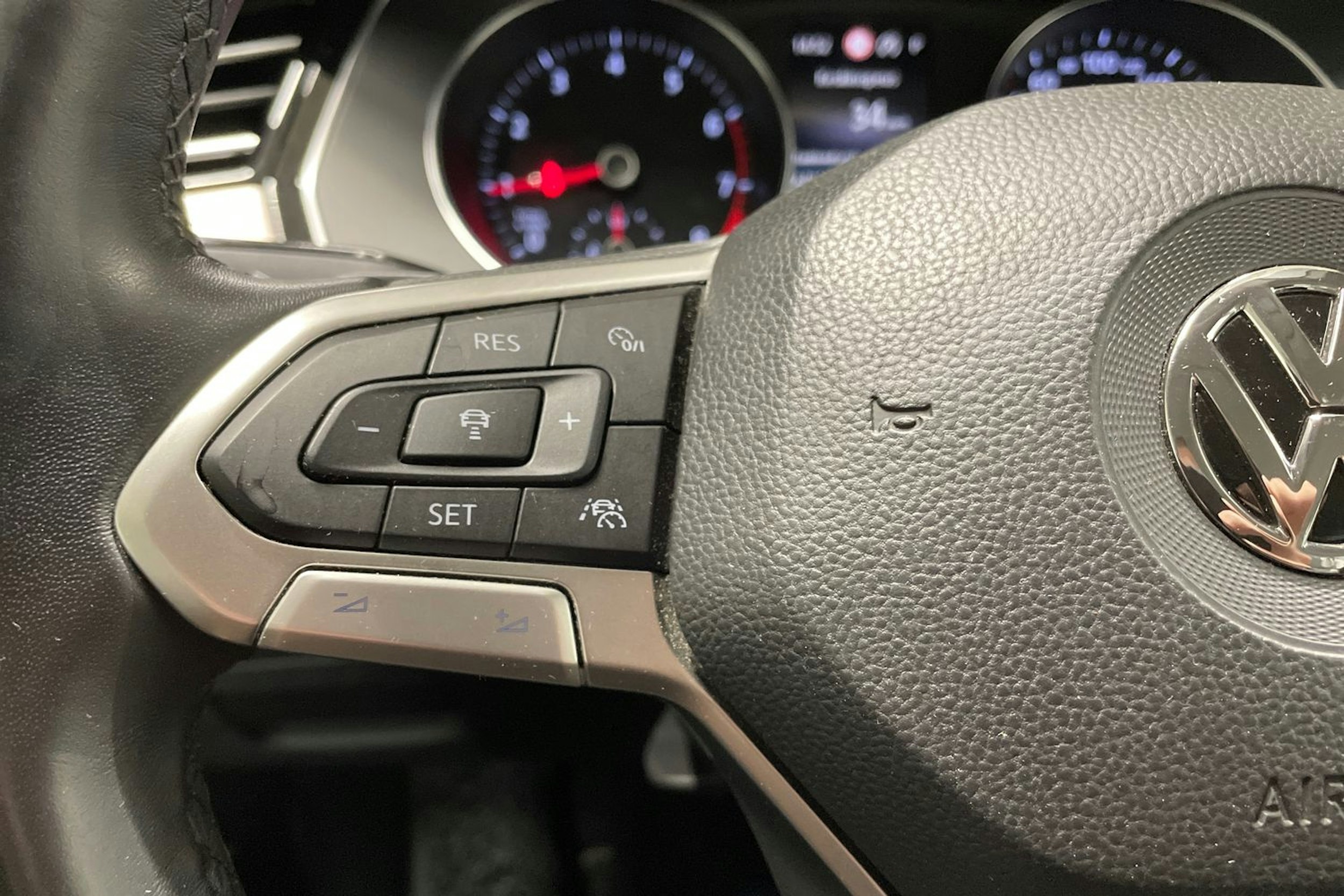 sininen Volkswagen Passat 2020 kuva 27.