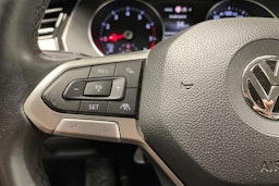 sininen Volkswagen Passat 2020 kuva 27.