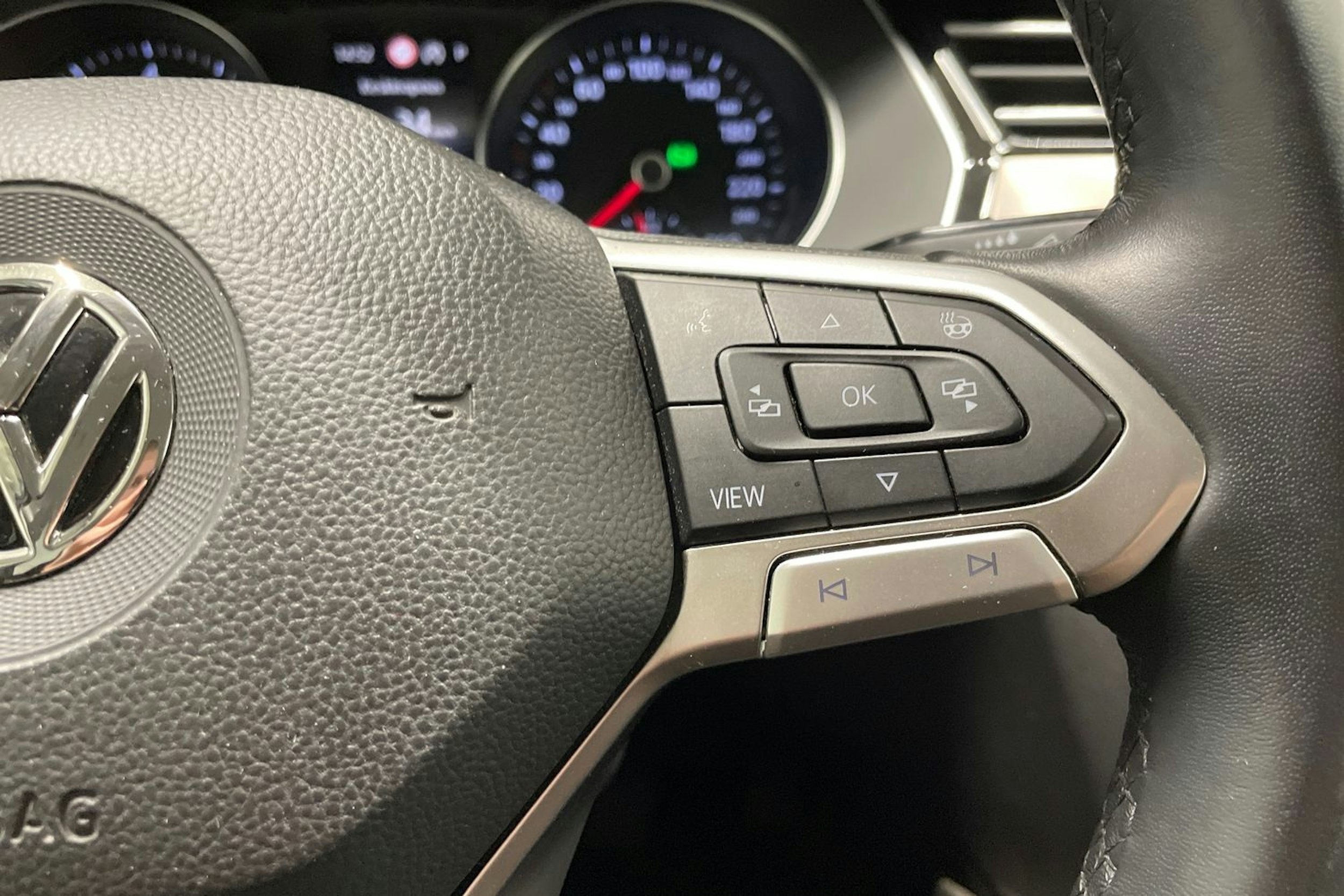 sininen Volkswagen Passat 2020 kuva 28.