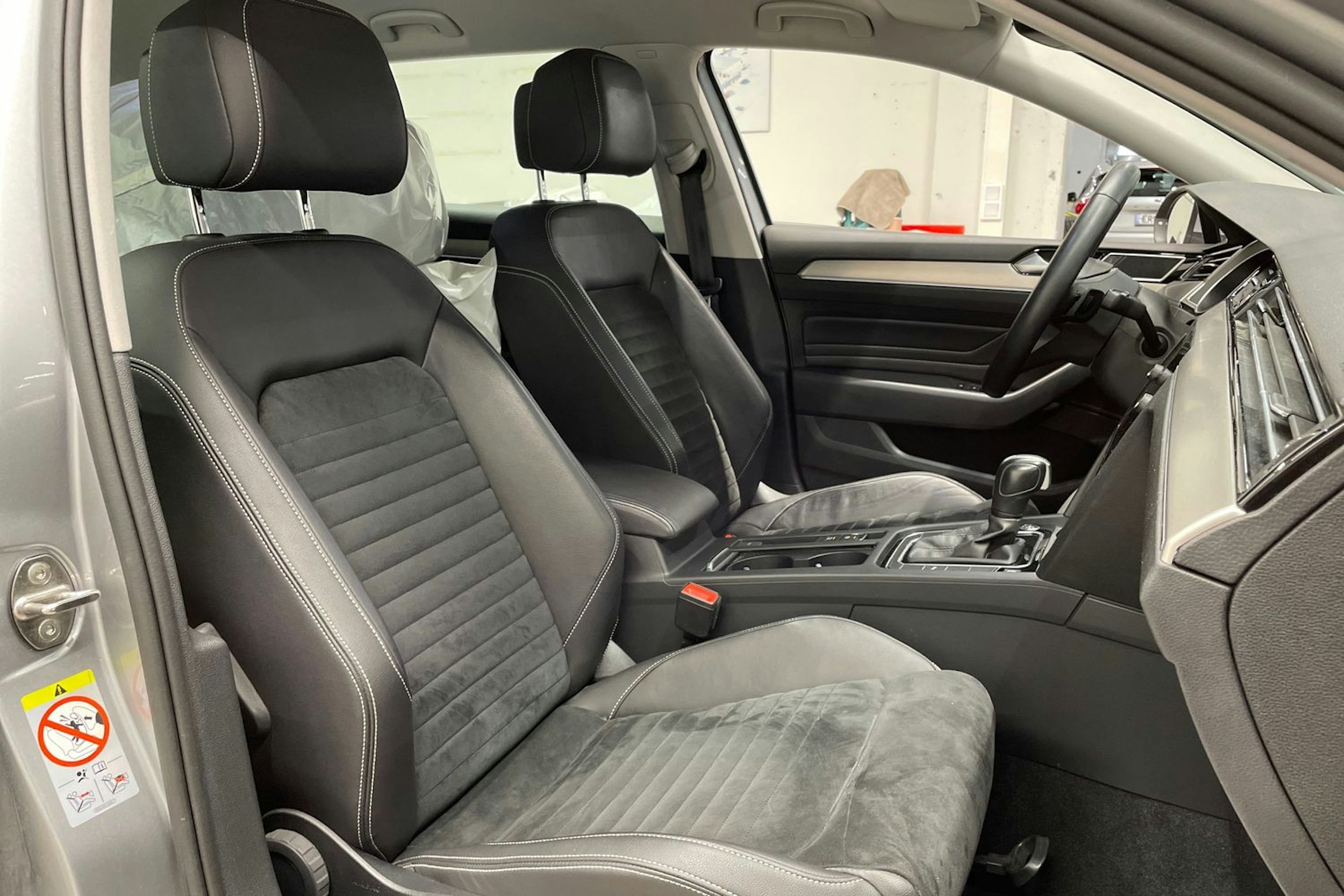 sininen Volkswagen Passat 2020 kuva 30.