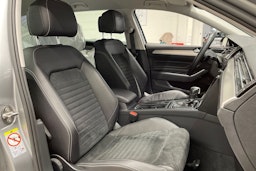 sininen Volkswagen Passat 2020 kuva 30.