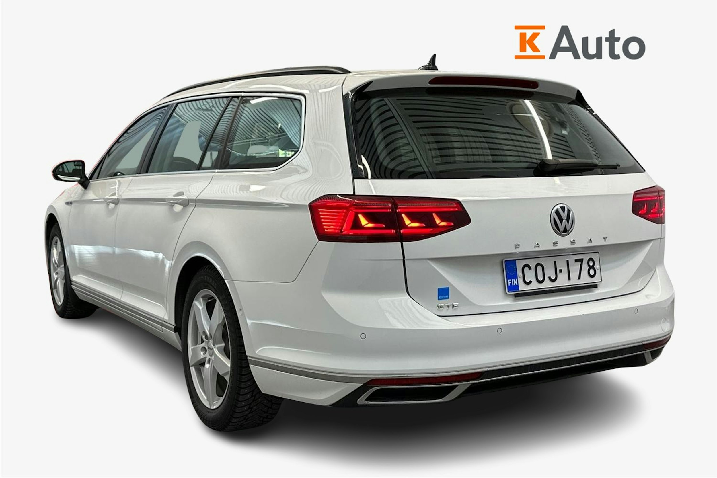valkoinen Volkswagen Passat 2020 kuva 2.