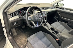 valkoinen Volkswagen Passat 2020 kuva 3.