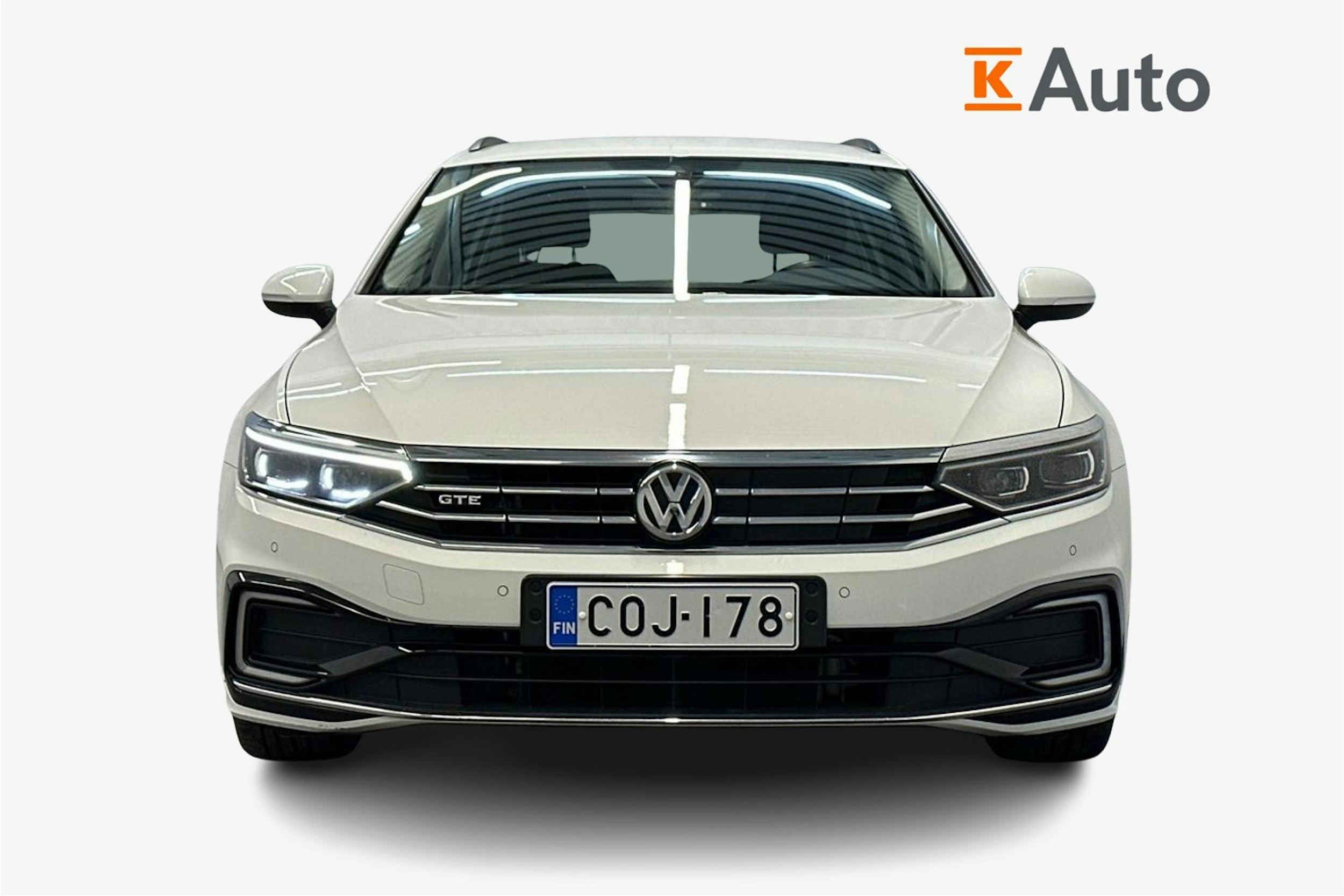 valkoinen Volkswagen Passat 2020 kuva 5.
