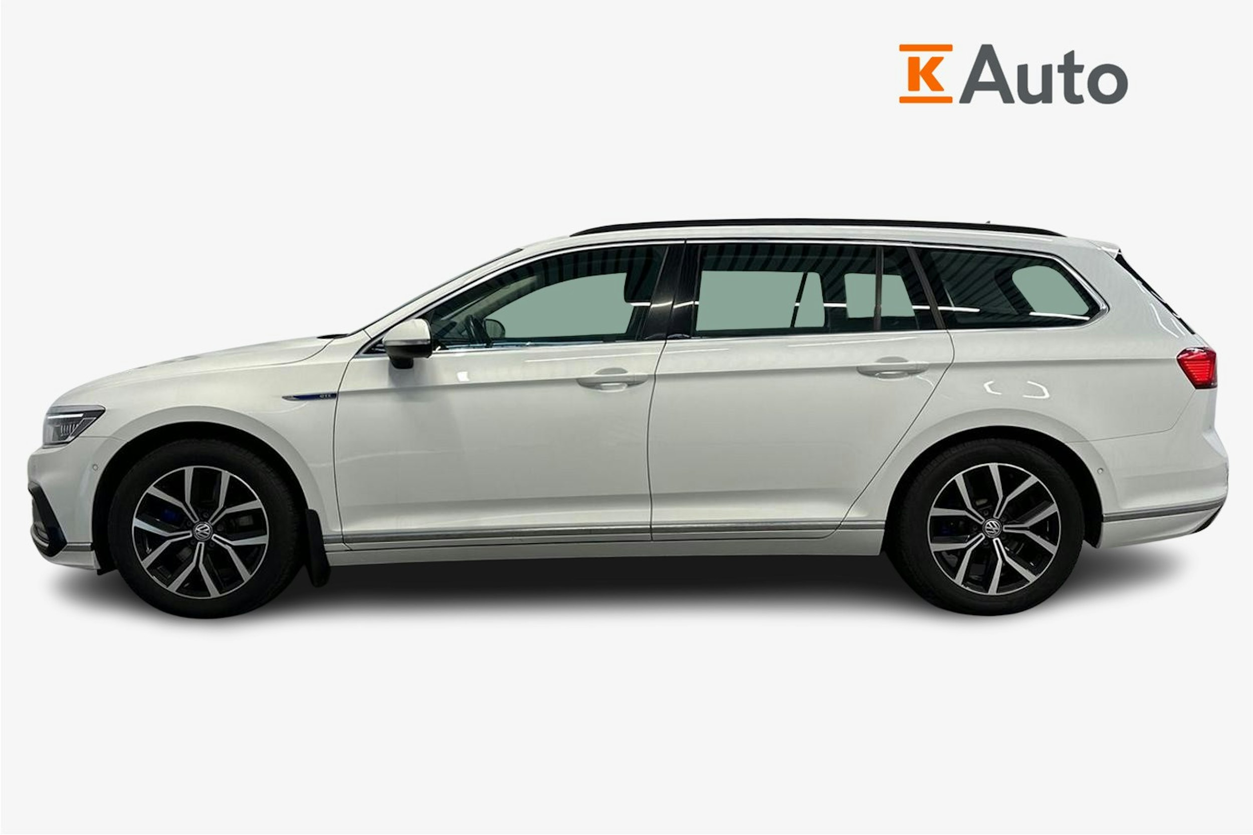 valkoinen Volkswagen Passat 2020 kuva 6.