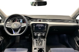 valkoinen Volkswagen Passat 2020 kuva 9.