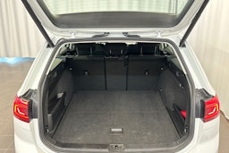 valkoinen Volkswagen Passat 2020 kuva 15.