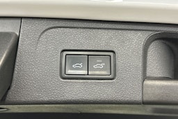 valkoinen Volkswagen Passat 2020 kuva 16.