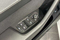 valkoinen Volkswagen Passat 2020 kuva 17.