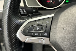 valkoinen Volkswagen Passat 2020 kuva 19.
