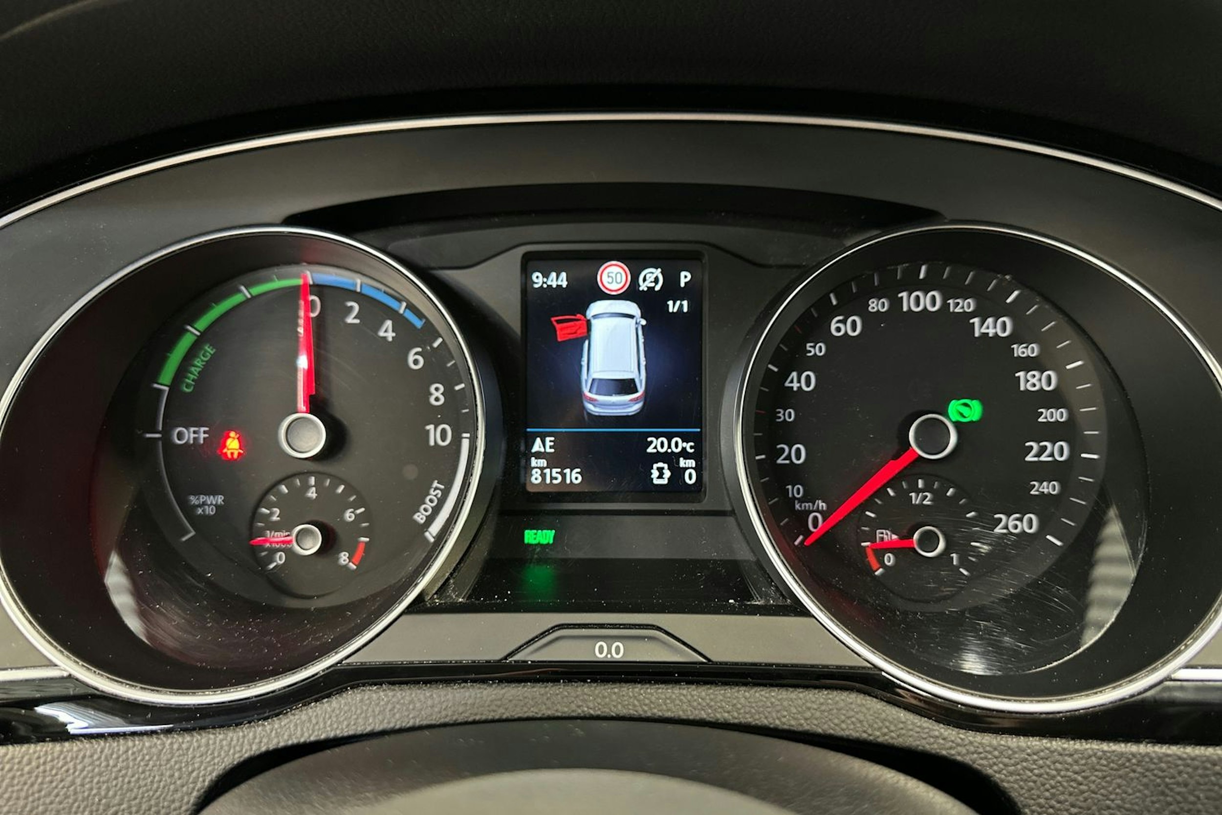 valkoinen Volkswagen Passat 2020 kuva 21.