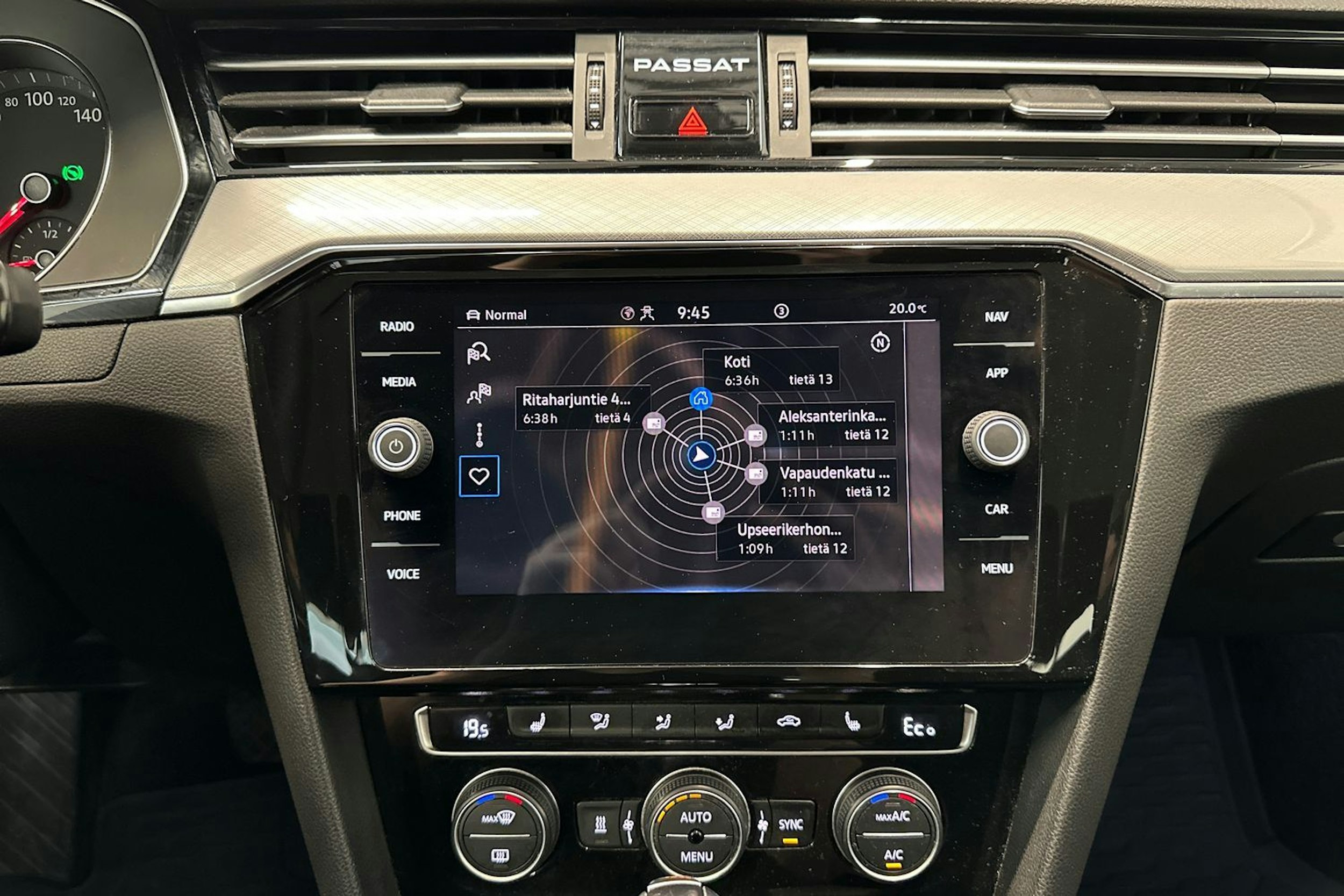valkoinen Volkswagen Passat 2020 kuva 23.