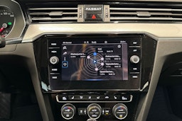 valkoinen Volkswagen Passat 2020 kuva 23.