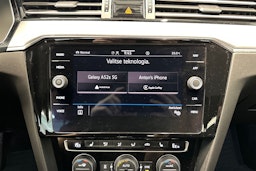 valkoinen Volkswagen Passat 2020 kuva 24.