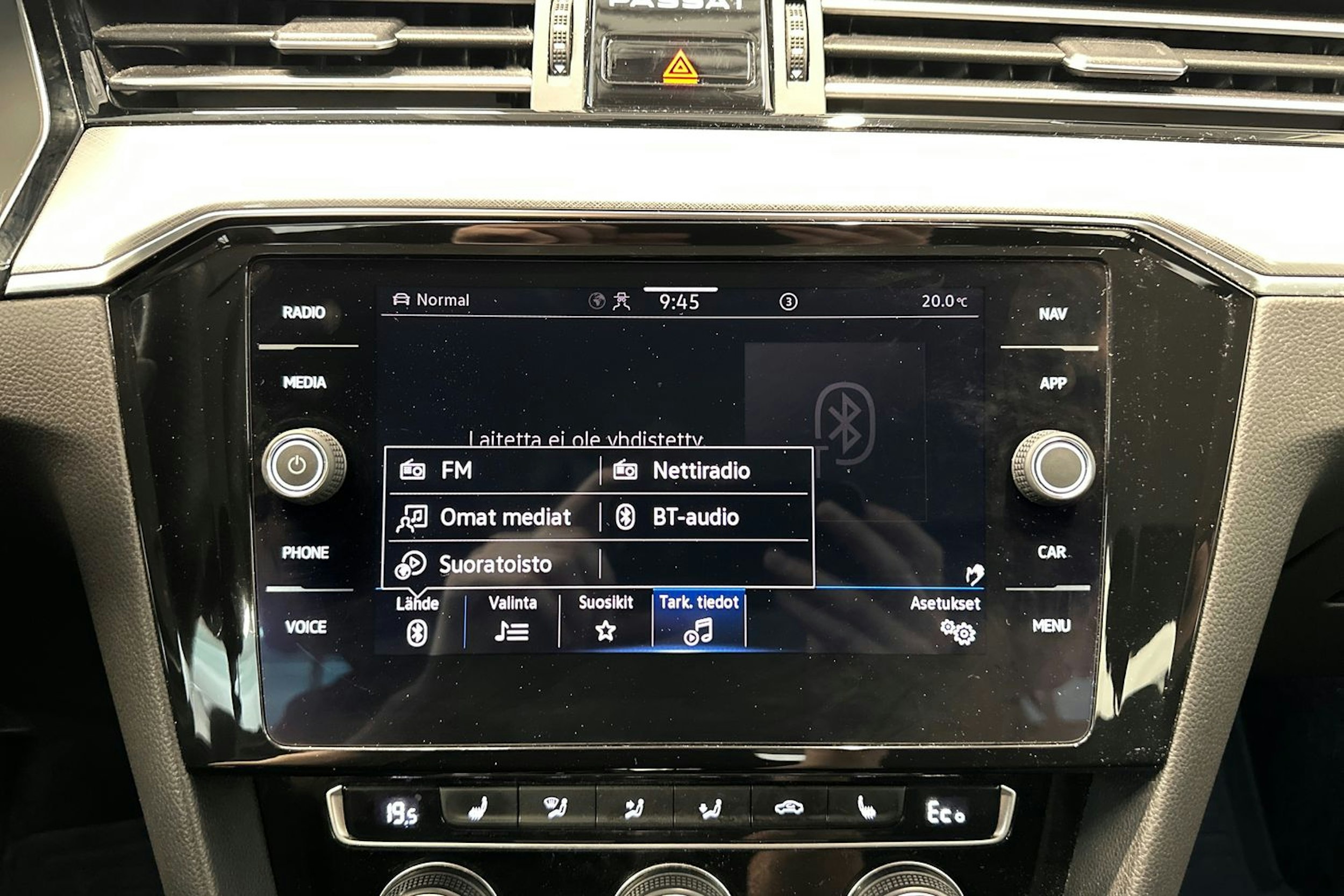 valkoinen Volkswagen Passat 2020 kuva 25.