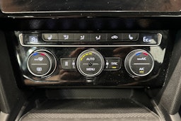 valkoinen Volkswagen Passat 2020 kuva 27.