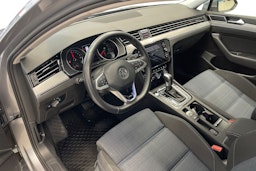 Sininen Volkswagen PASSAT 2020 kuva 6.