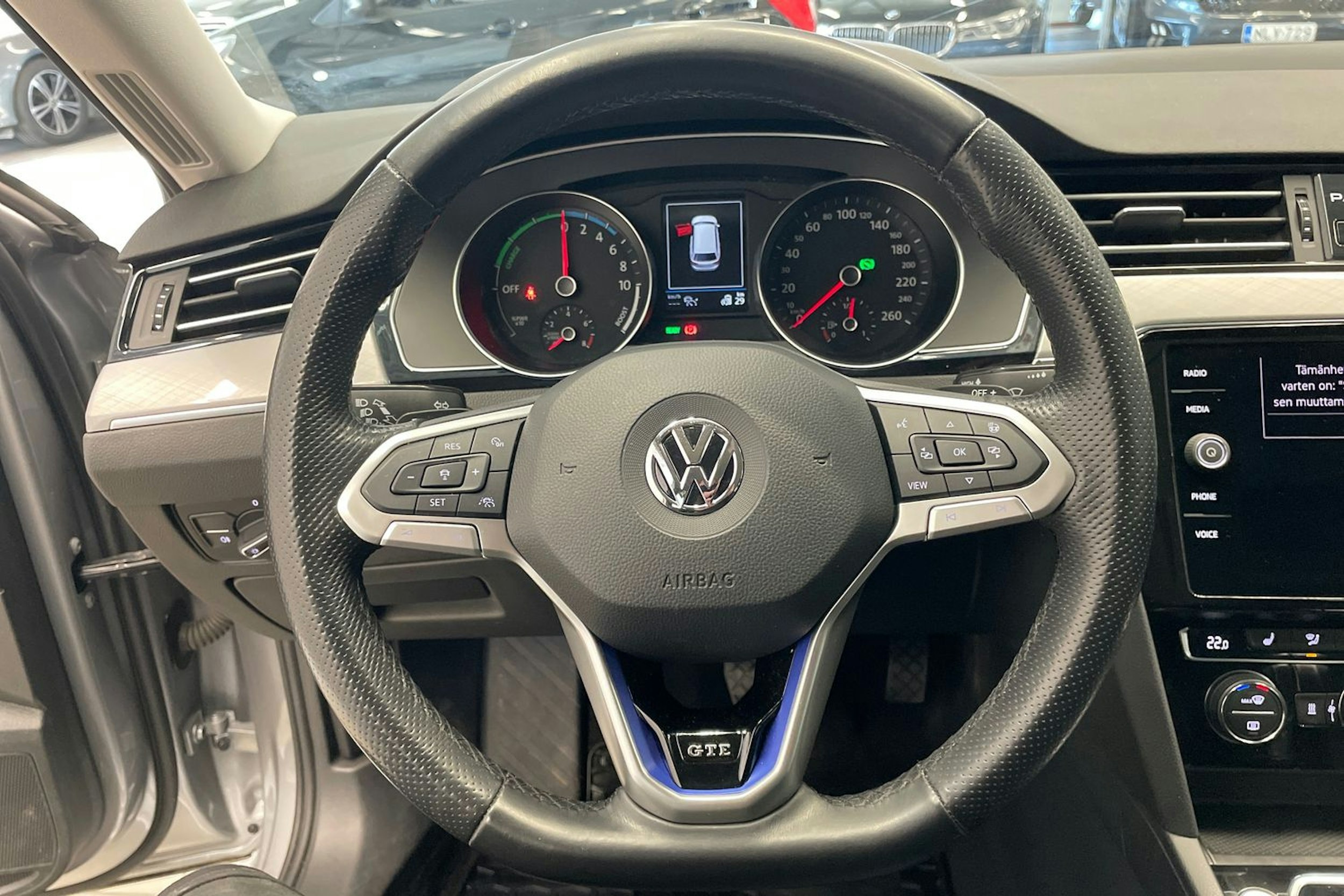 Sininen Volkswagen PASSAT 2020 kuva 11.