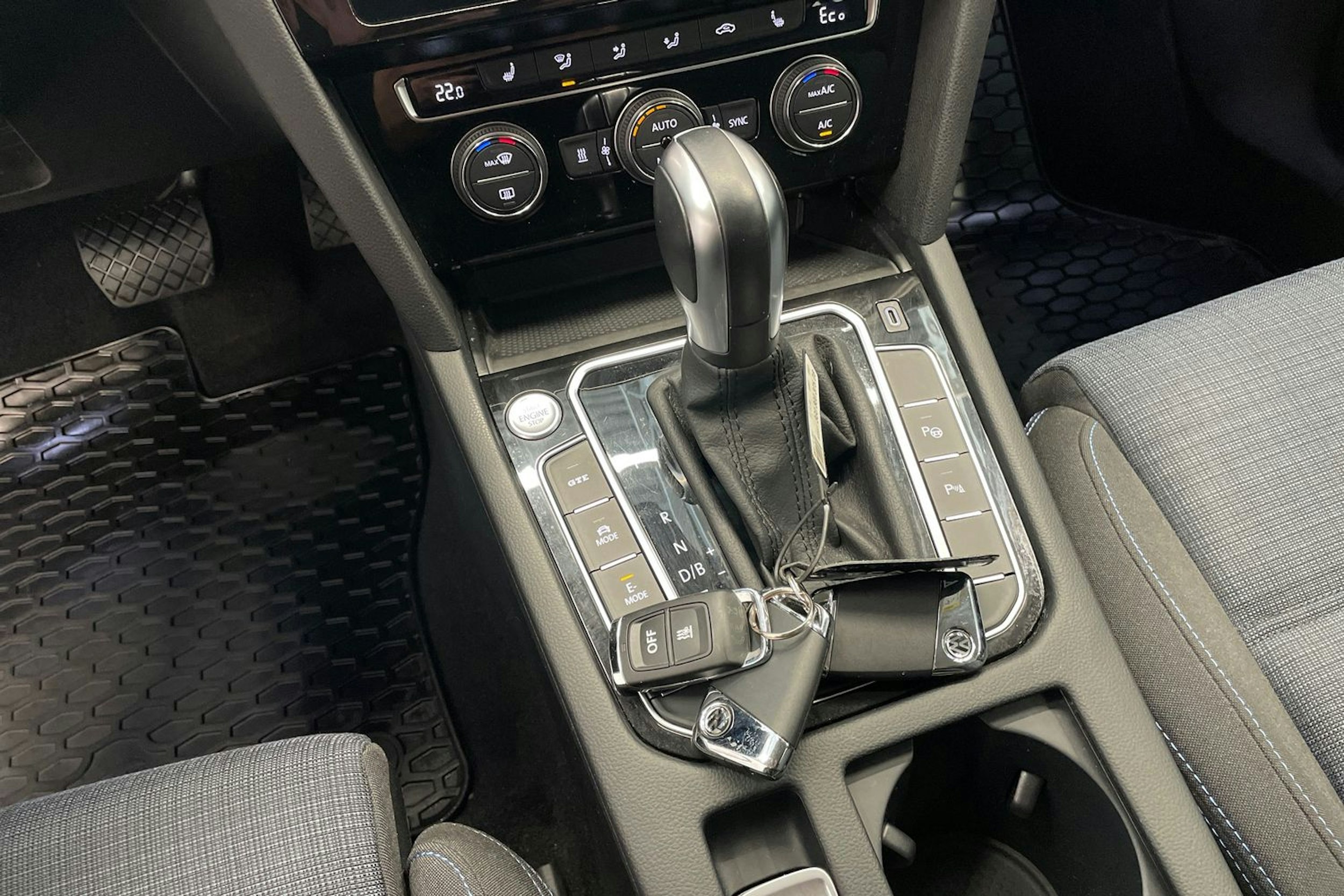 Sininen Volkswagen PASSAT 2020 kuva 14.