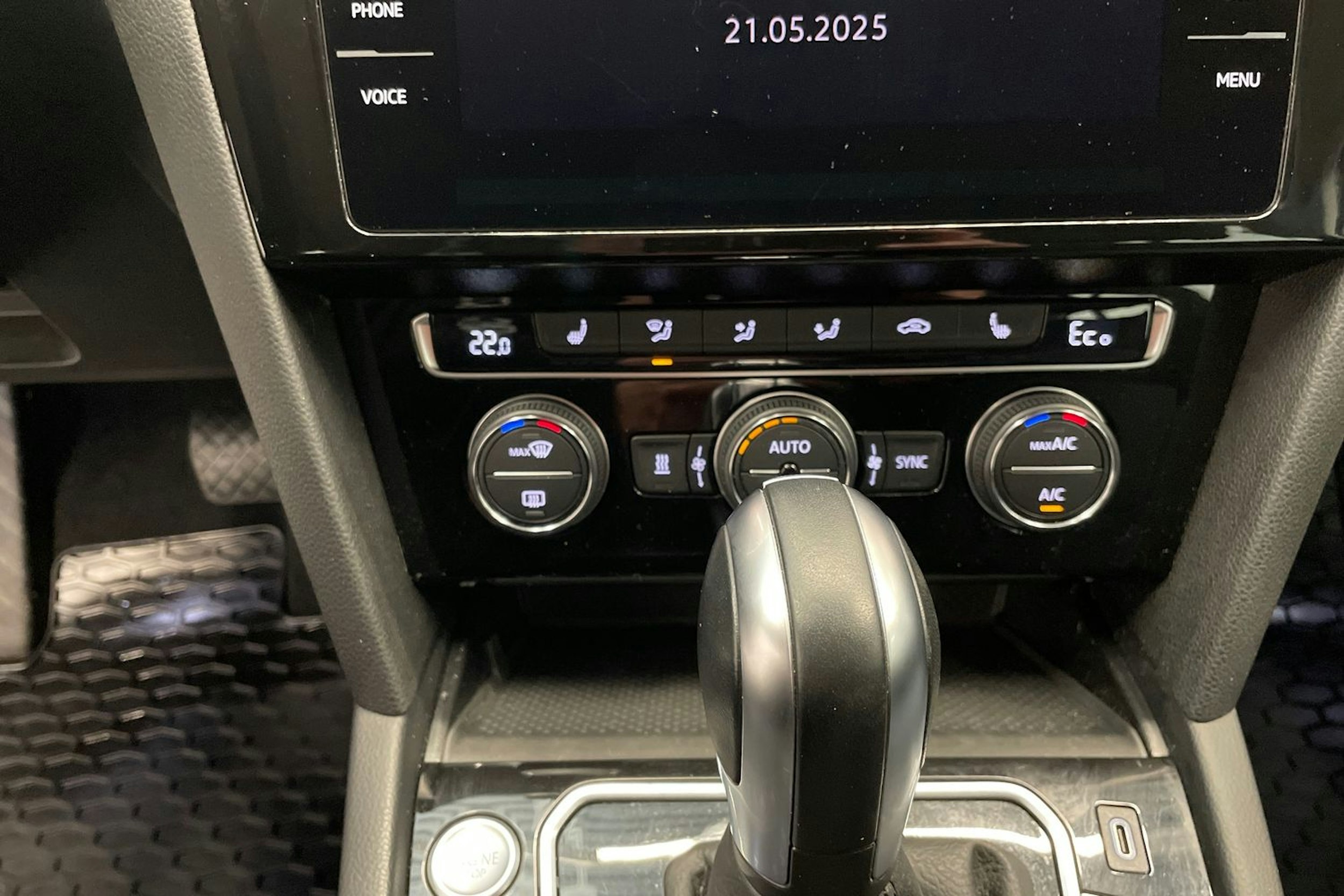 Sininen Volkswagen PASSAT 2020 kuva 15.