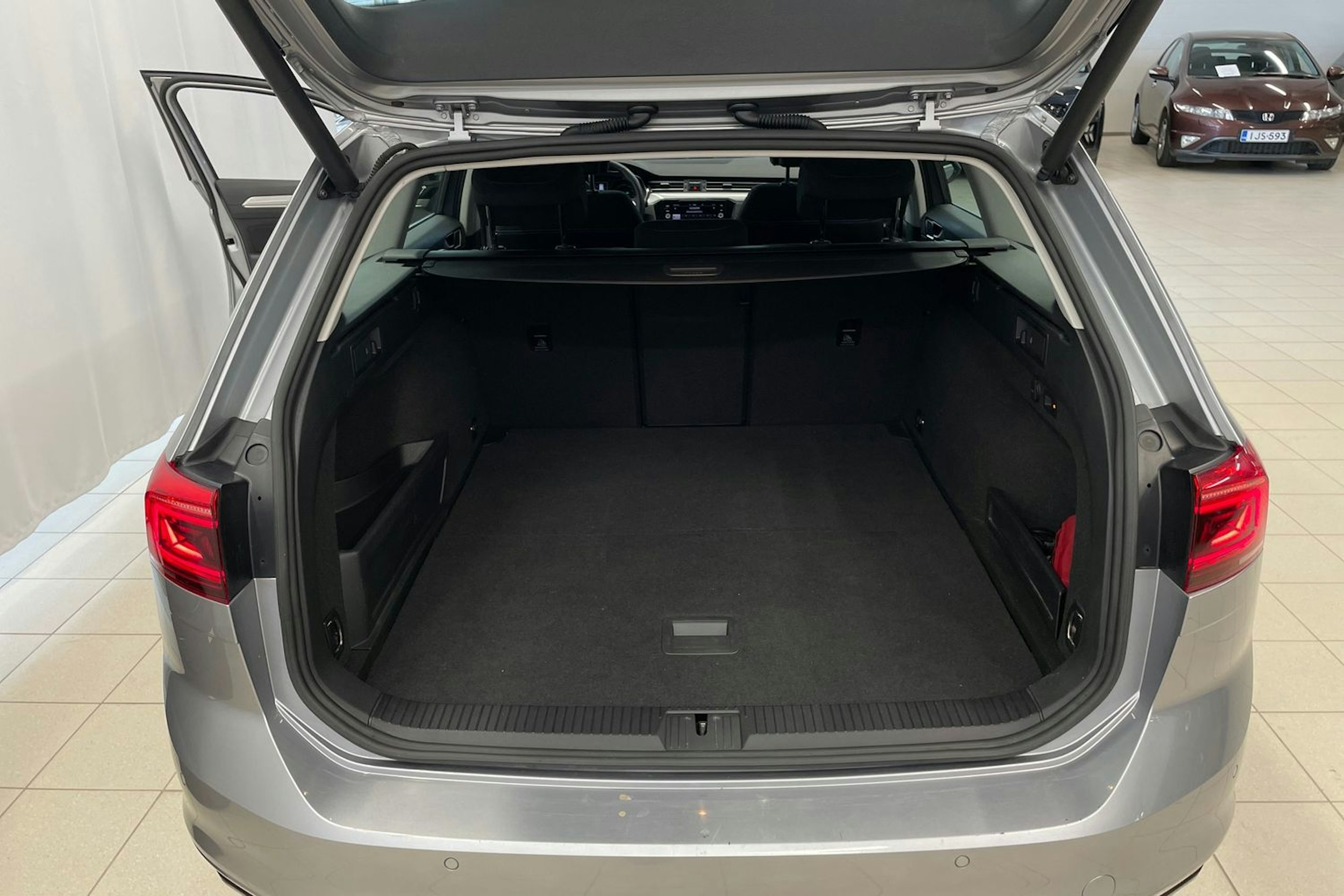 Sininen Volkswagen PASSAT 2020 kuva 18.