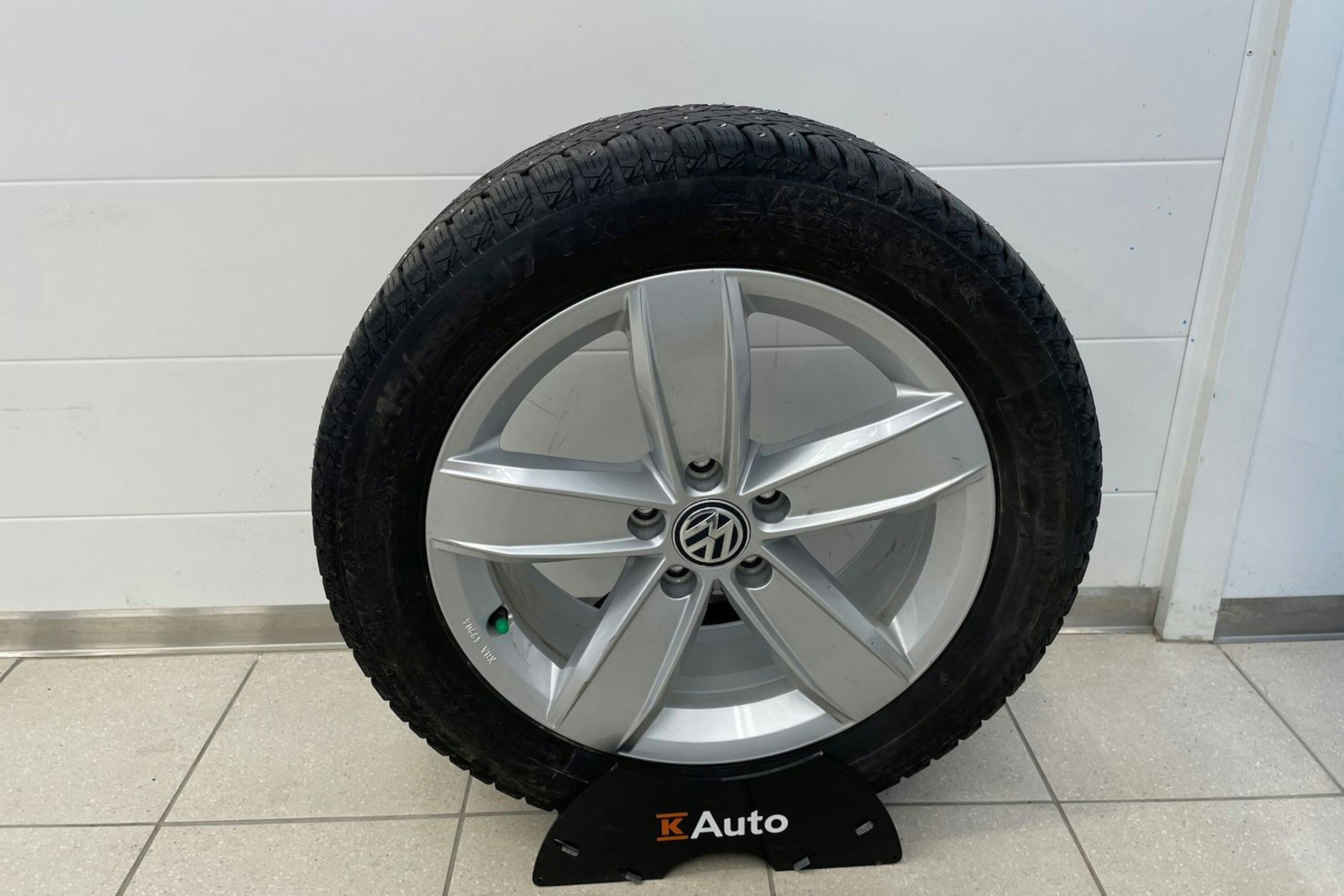 Sininen Volkswagen PASSAT 2020 kuva 21.