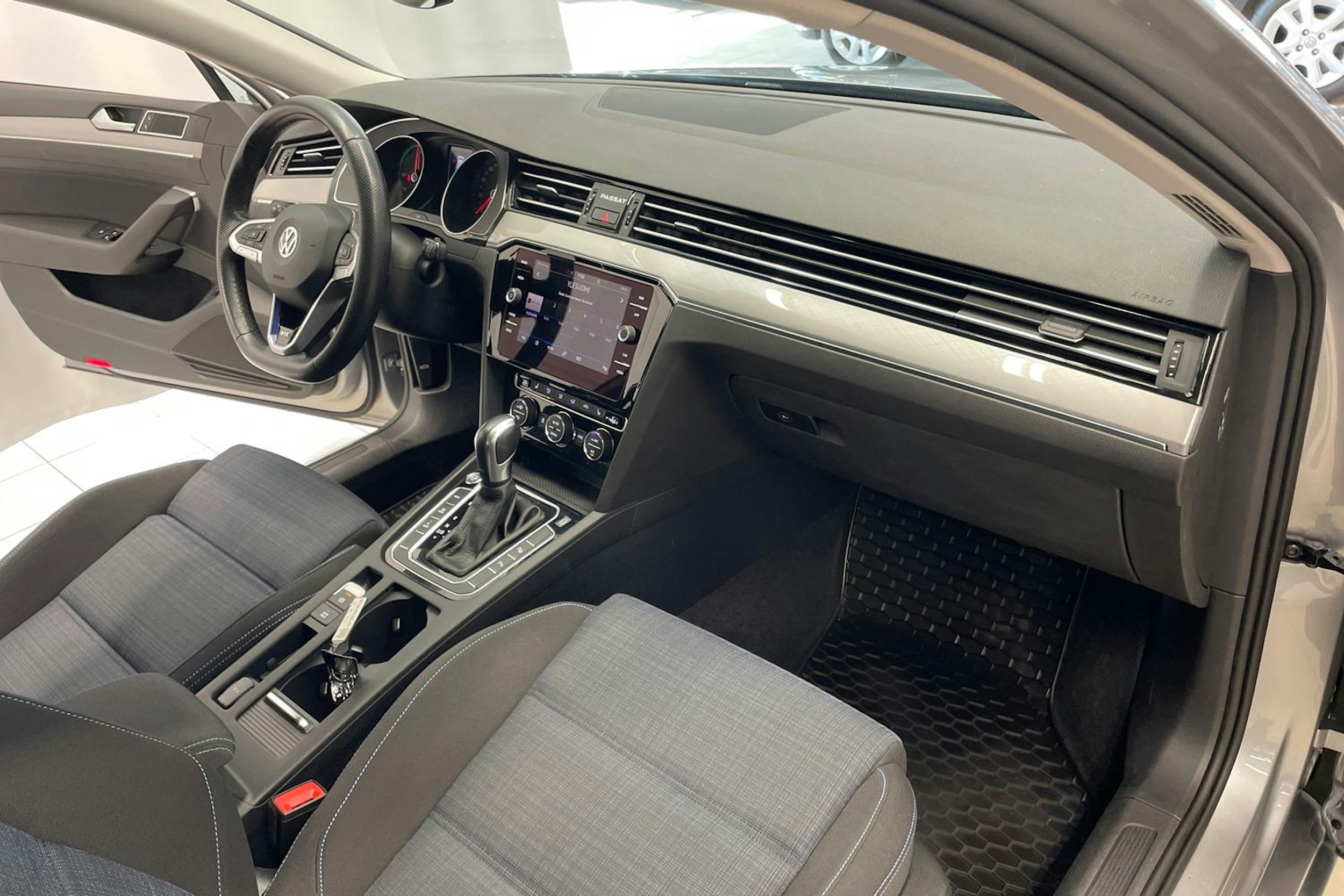 Sininen Volkswagen PASSAT 2020 kuva 23.