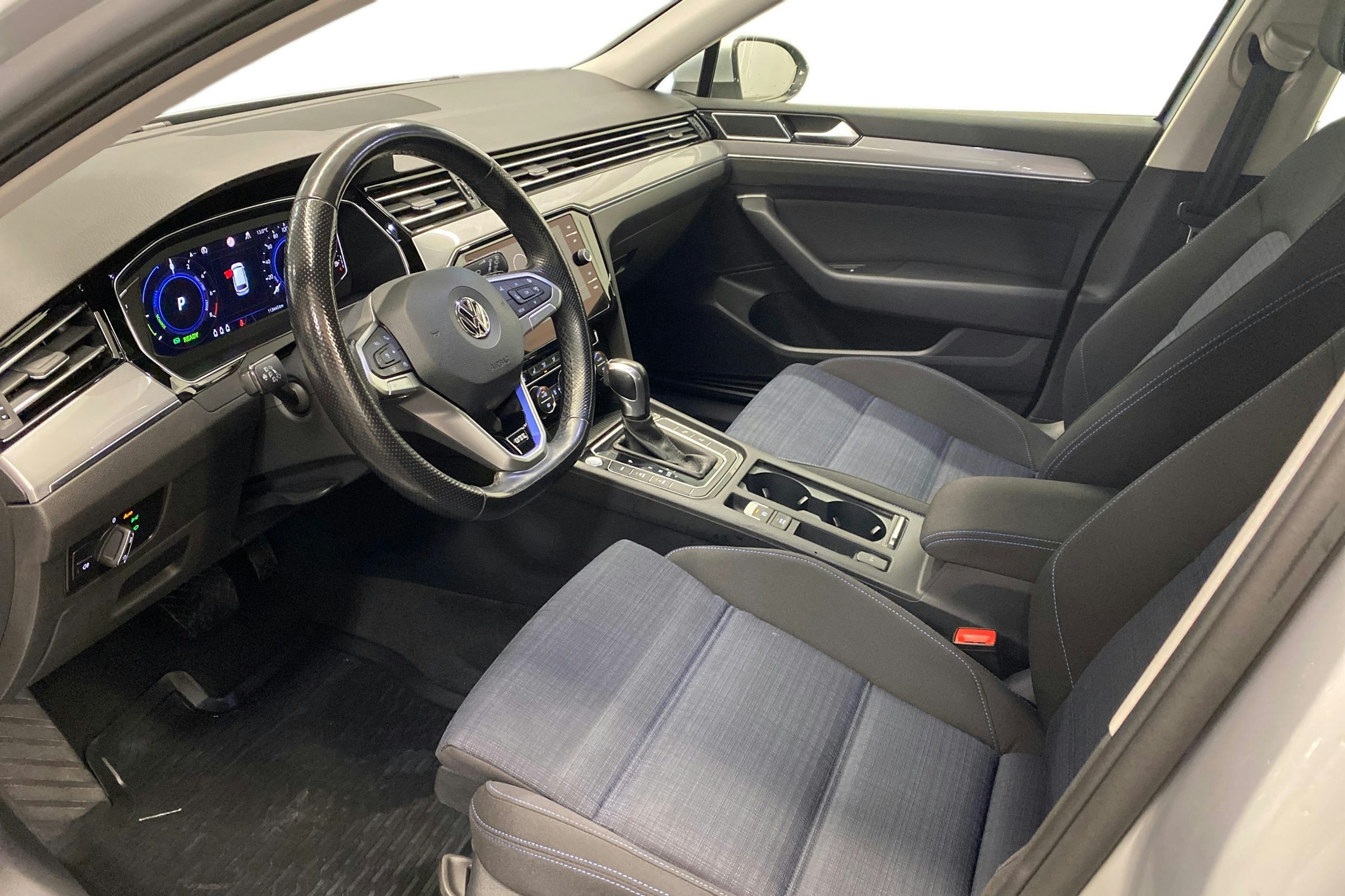 met. hopea Volkswagen Passat 2020 kuva 7.