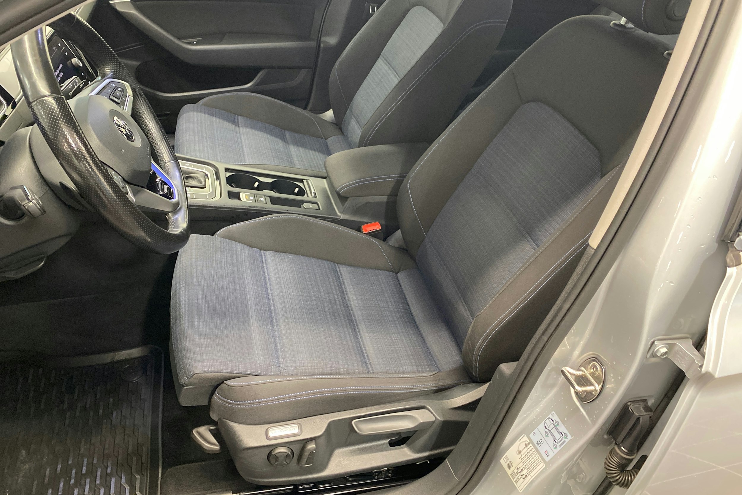 met. hopea Volkswagen Passat 2020 kuva 23.