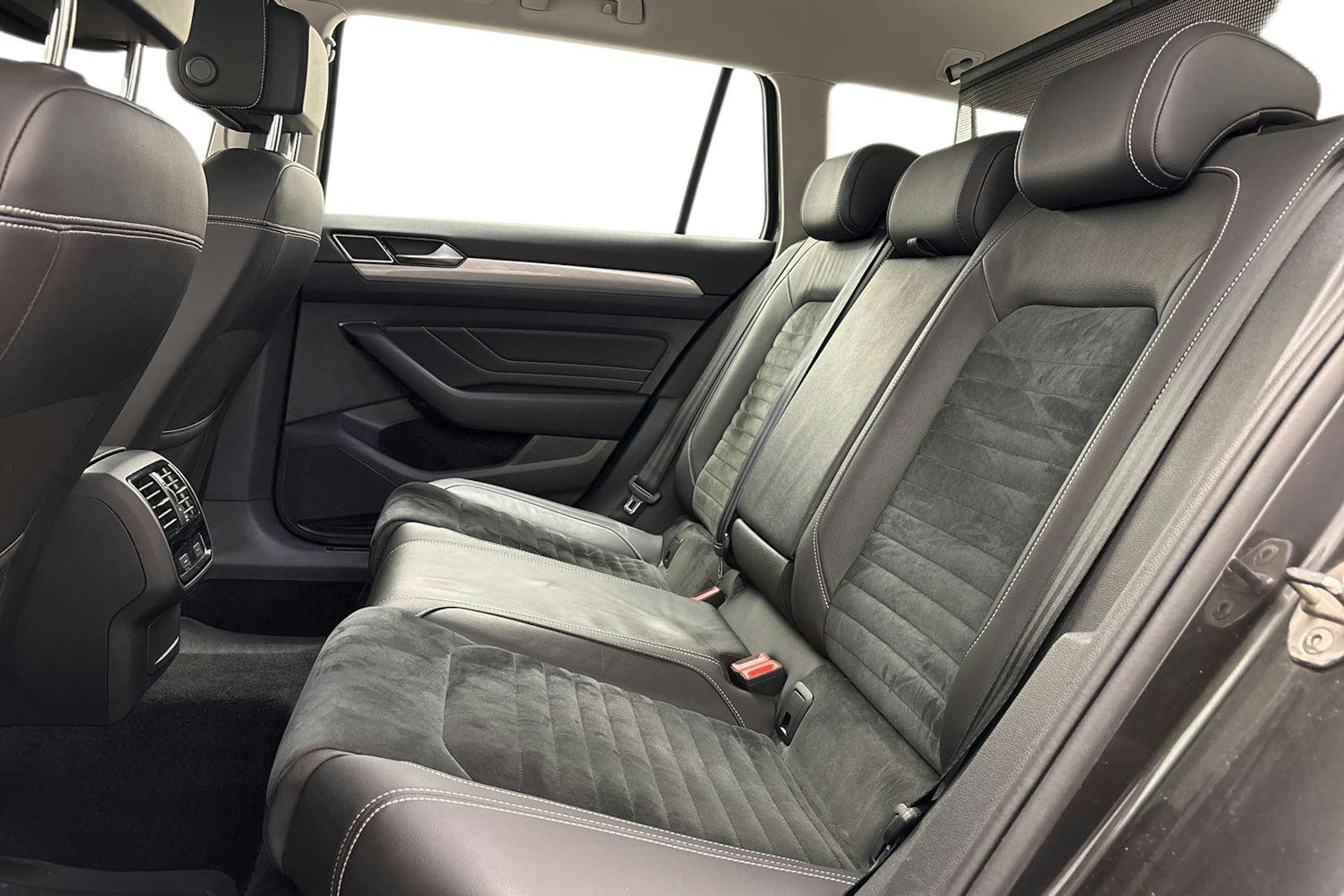 harmaa Volkswagen Passat 2020 kuva 10.