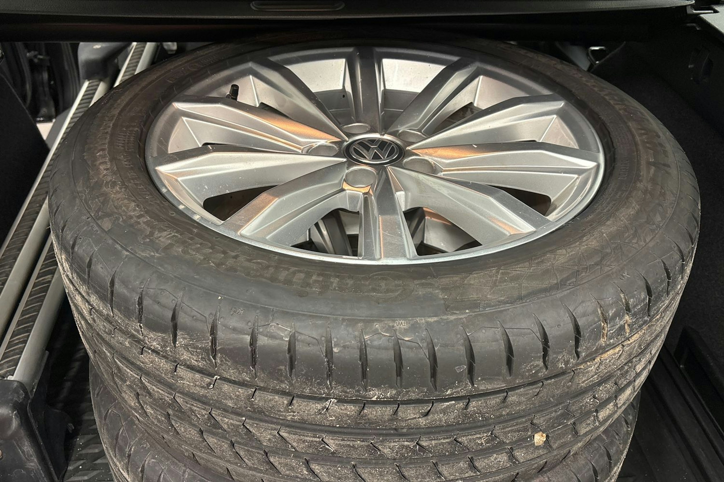 harmaa Volkswagen Passat 2020 kuva 13.