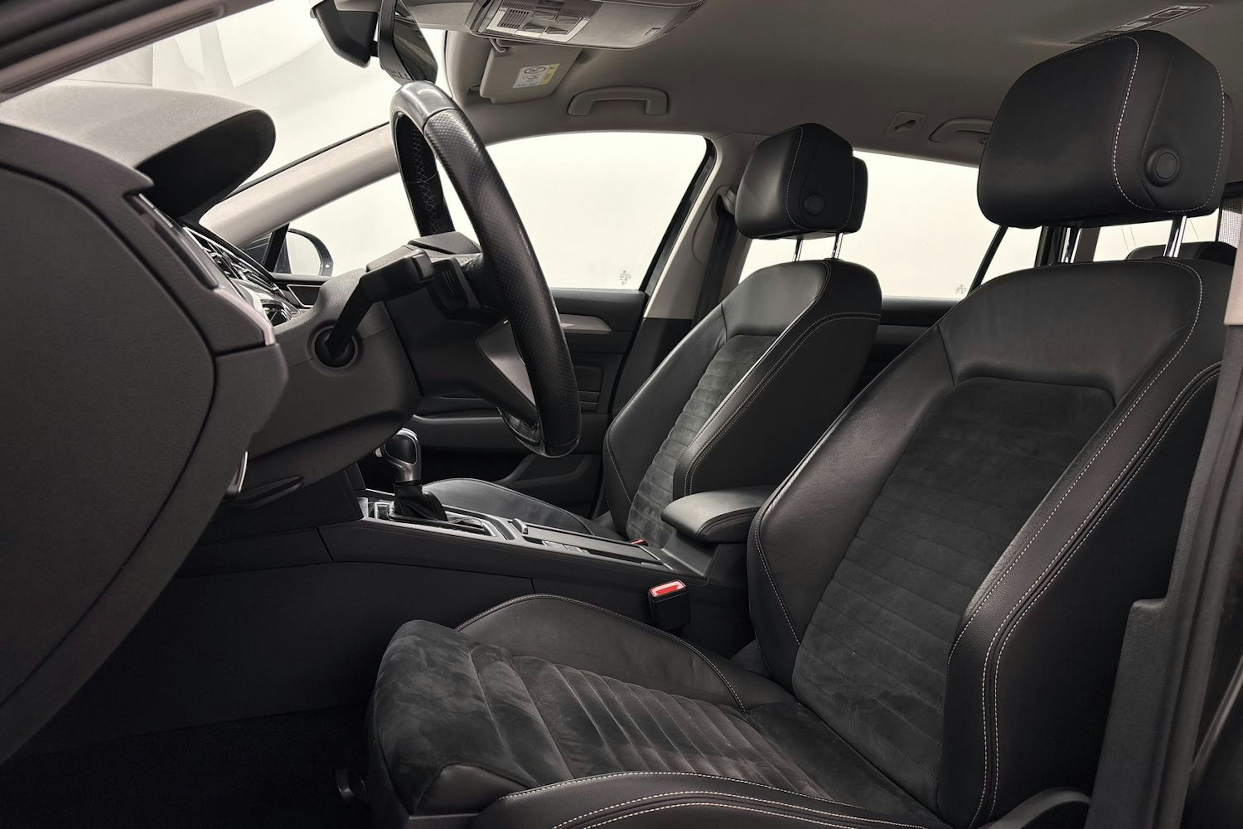 harmaa Volkswagen Passat 2020 kuva 14.