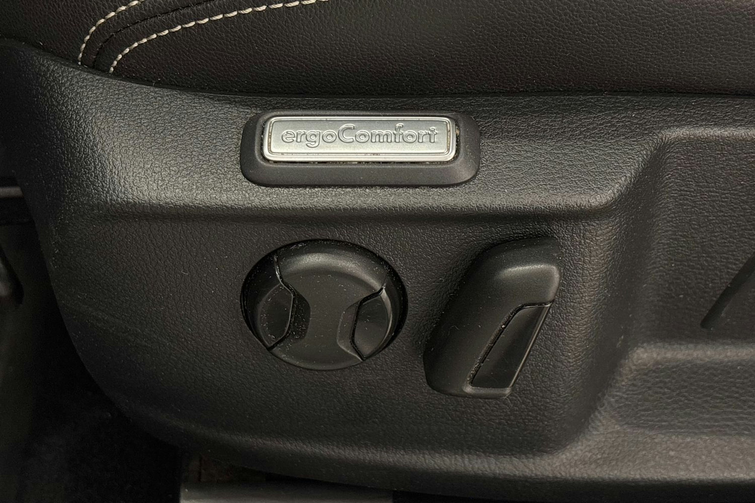 harmaa Volkswagen Passat 2020 kuva 15.