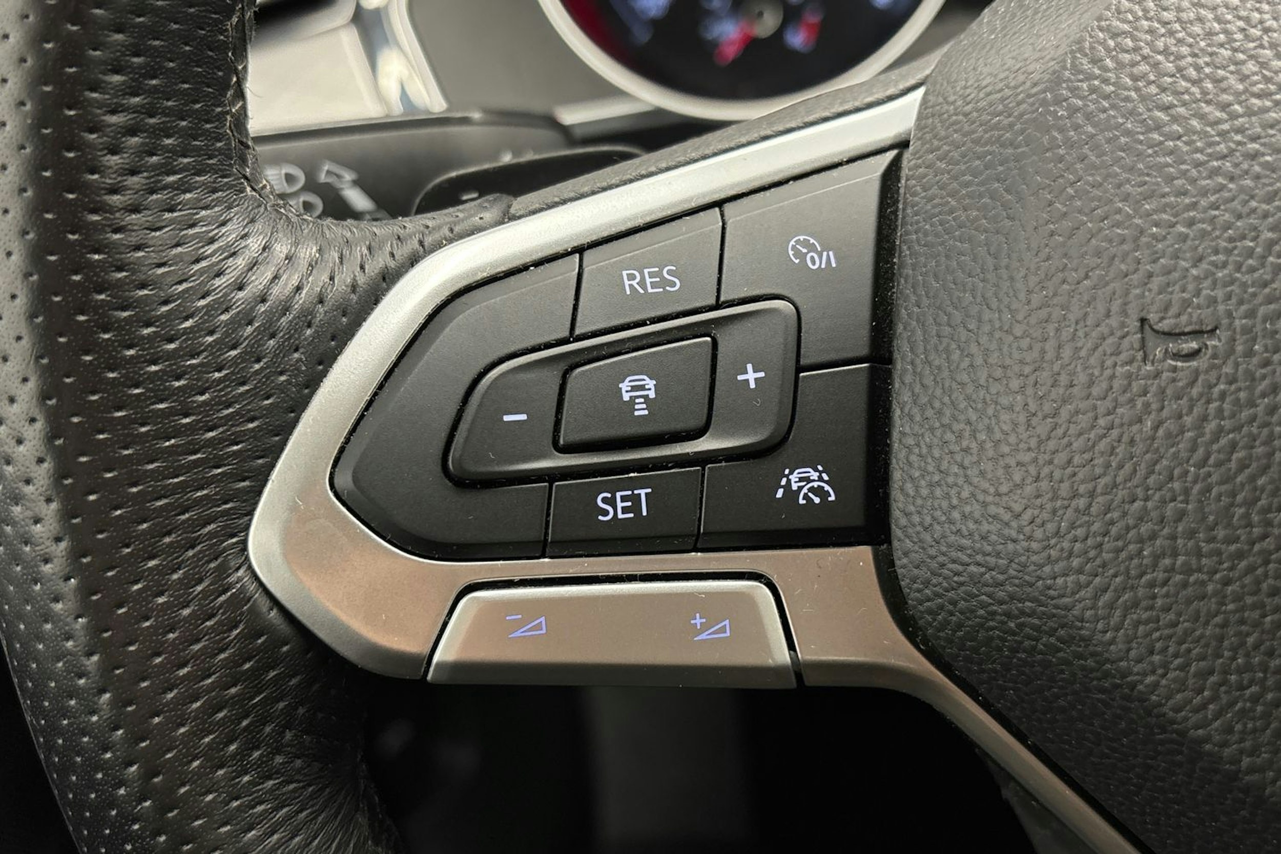 harmaa Volkswagen Passat 2020 kuva 17.