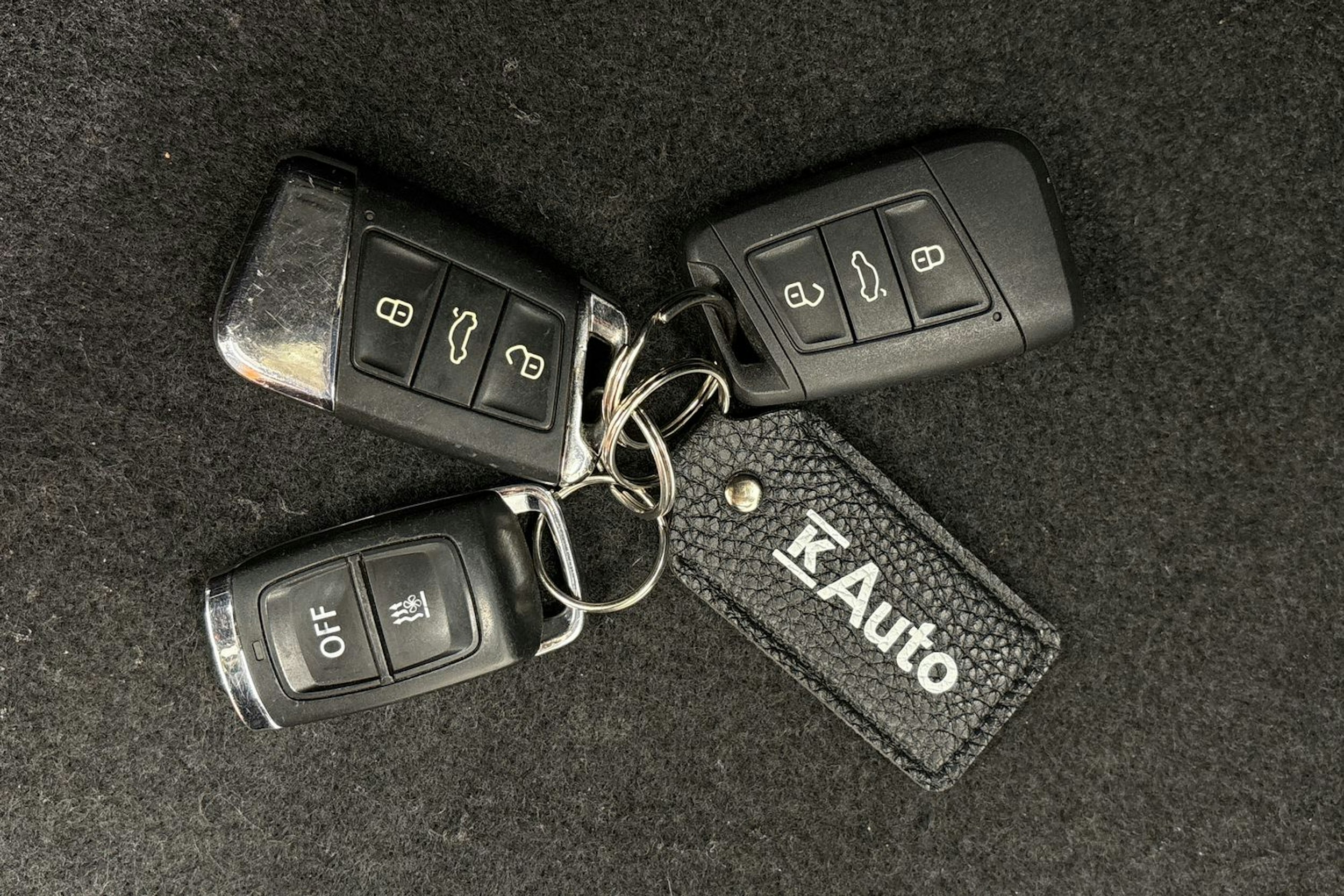 harmaa Volkswagen Passat 2020 kuva 28.