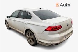 valkoinen Volkswagen Passat 2020 kuva 2.