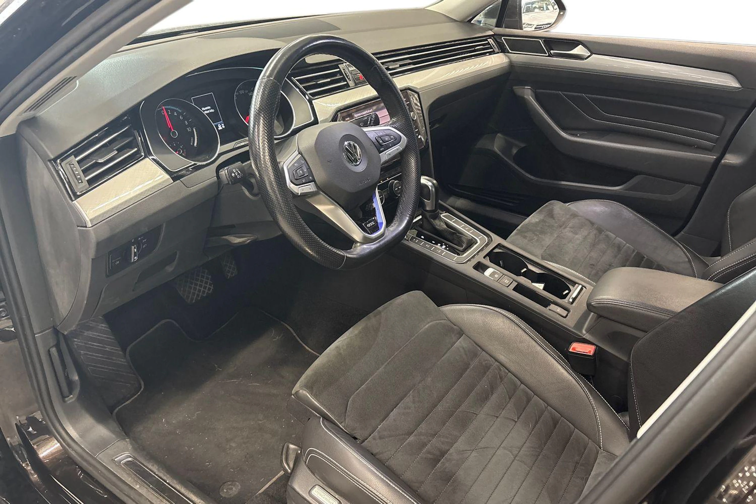 ruskea (beige) Volkswagen Passat 2020 kuva 3.