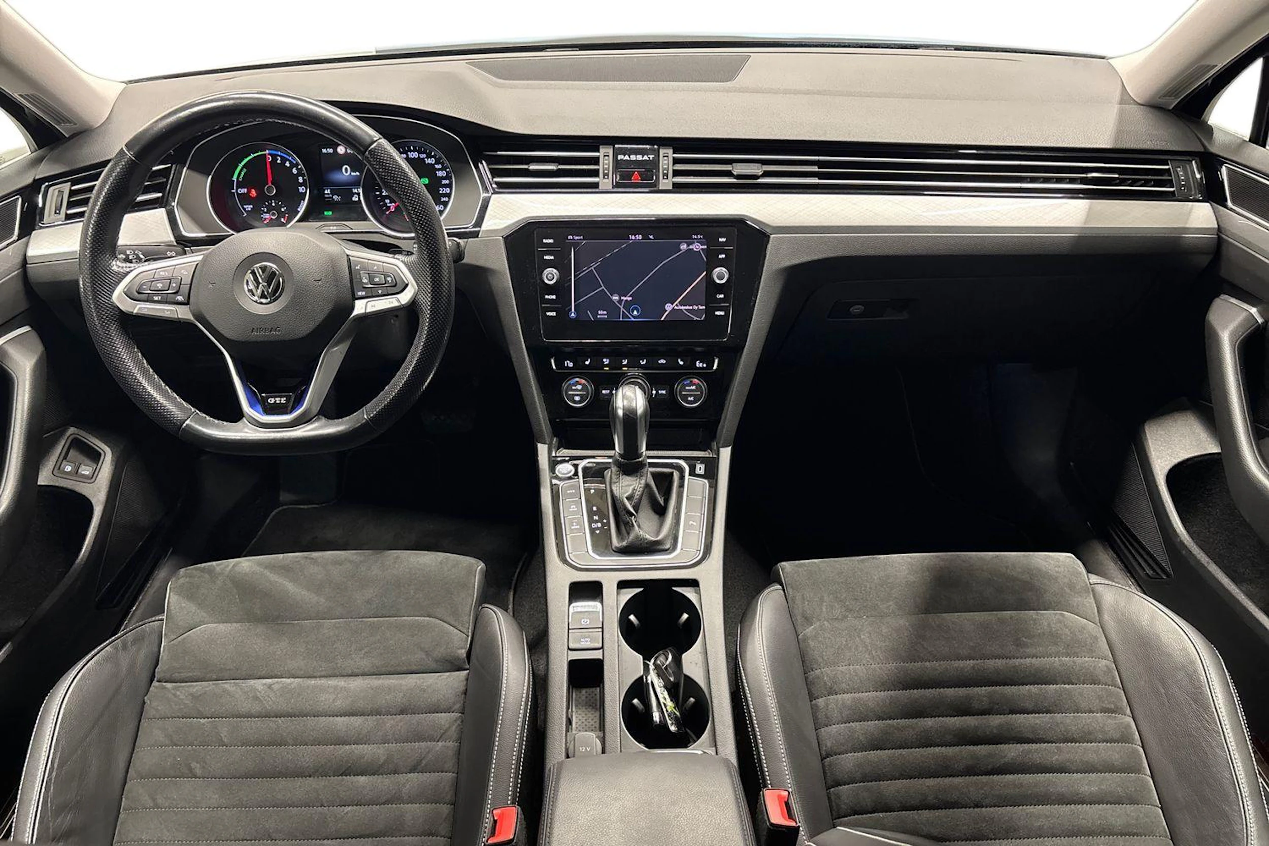 ruskea (beige) Volkswagen Passat 2020 kuva 7.