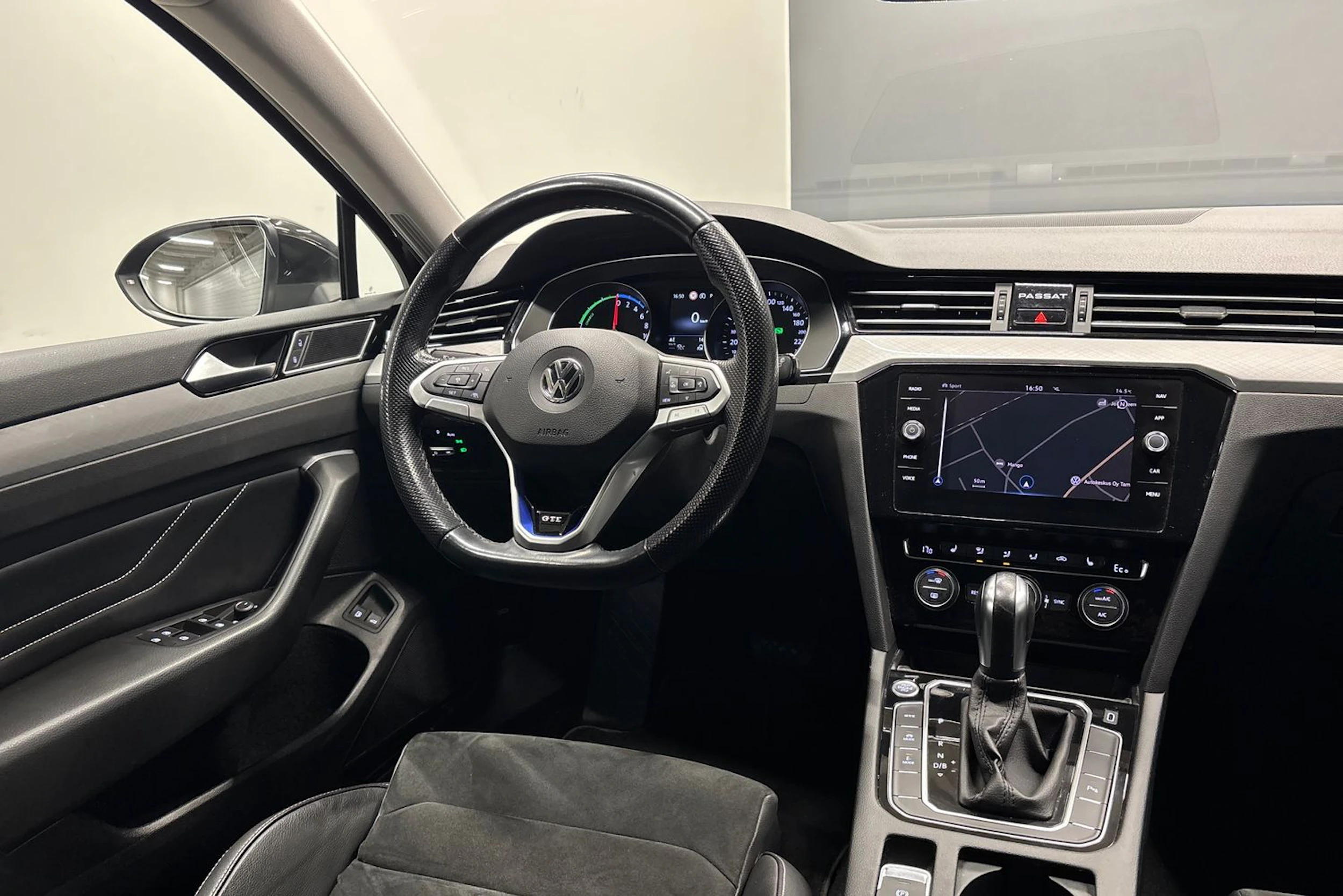 ruskea (beige) Volkswagen Passat 2020 kuva 11.