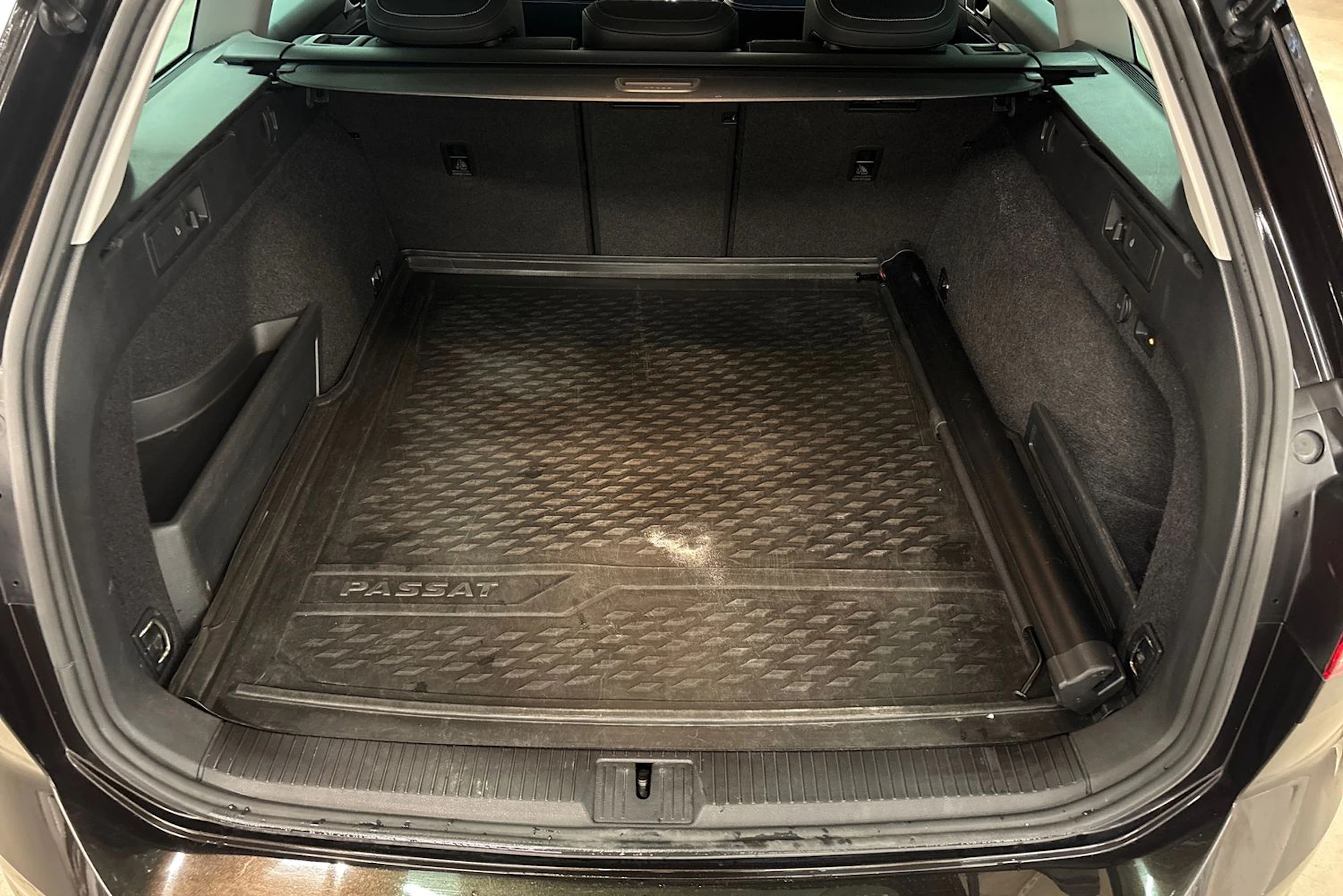 ruskea (beige) Volkswagen Passat 2020 kuva 12.